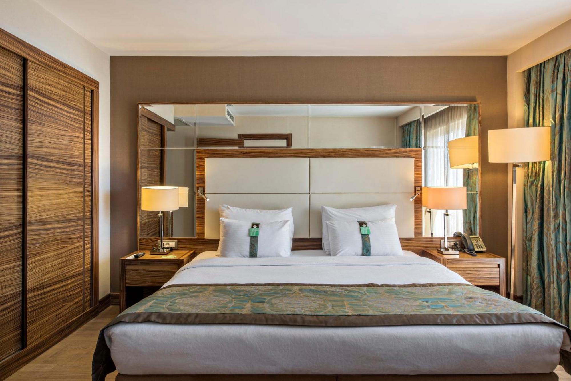 Holiday Inn Sisli By Ihg Isztambul Kültér fotó